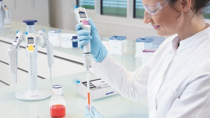 915896_manual_liquid_handling_pipette_manager_700x394